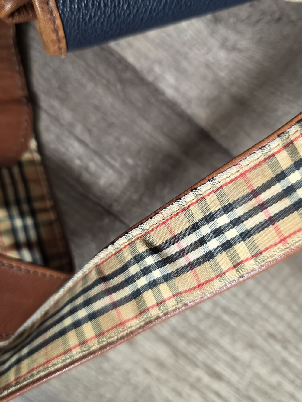 Vintage BURBERRY Brit 80s 90s Navy Crossbody Bag Preppy Tan Trim Plaid Strap - Picture 8 of 16
